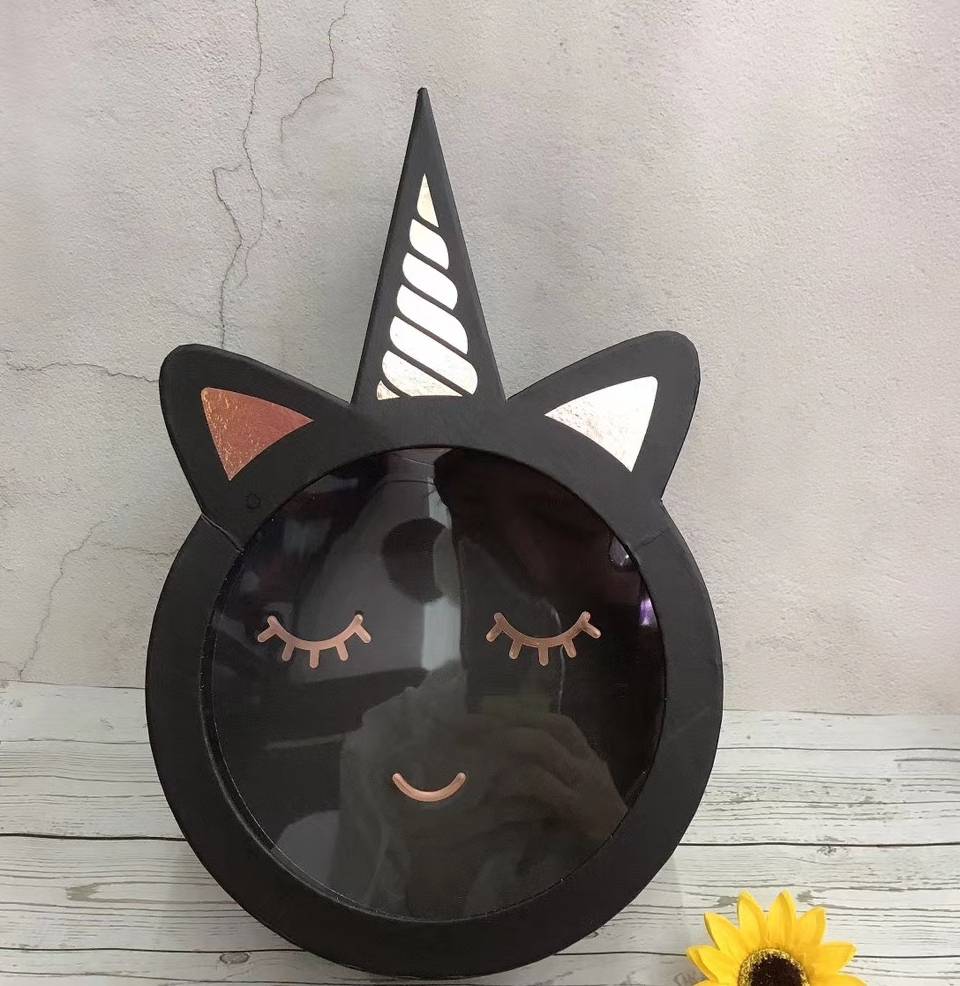 קופסת חד קרן עם מכסה שקוף צבע שחור 24.5x10x39 ס"מ